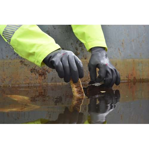 RWG28 RWG28 Cut Protection Level A2 Dipped Waterproof Winter Gripper Glove