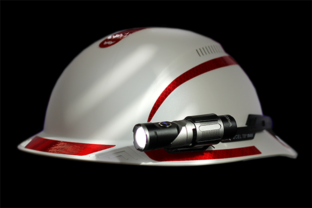 1000 Lumen Flashlight w/ Rail Clip