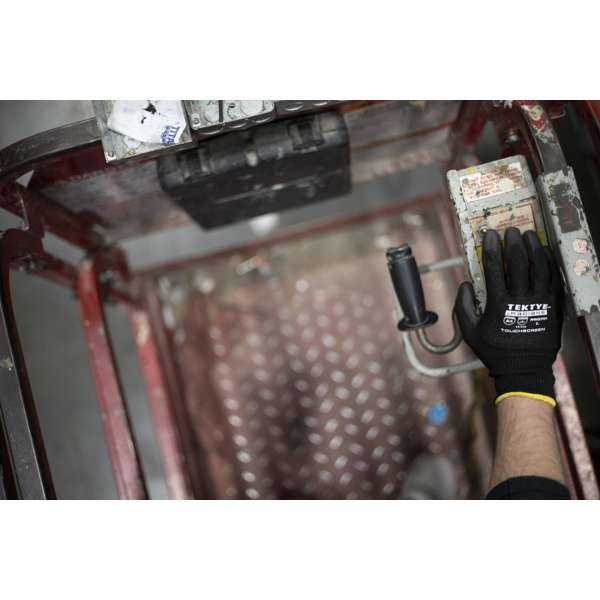 Radians RWG701 RWG701 TEKTYE® A4 Touchscreen Cut Protective Work Glove - Safety Glasses